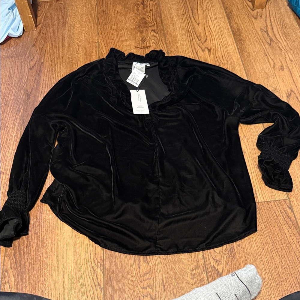 Finley Luxurious Black velvet Top size large NWT